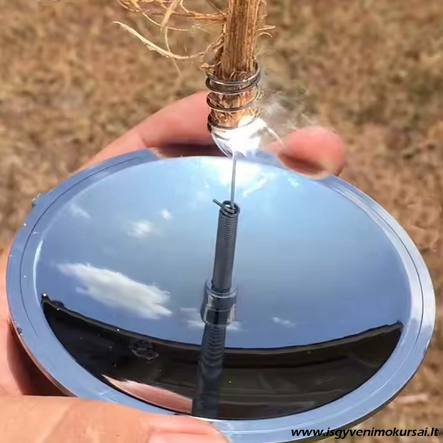 saules-ugnies-ikurimo-veidrodis-su-spirale-isgyvenimui Saulės ugnies įkūrimo veidrodis su metaline spirale, skirtas ugniai įkurti nuo saulės spindulių