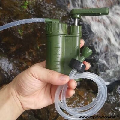 Nešiojamas vandens filtras su rankine pompa naudojamas lauko sąlygomis